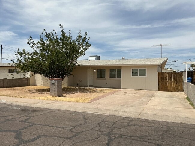 Building Photo - 2246 W Sierra St