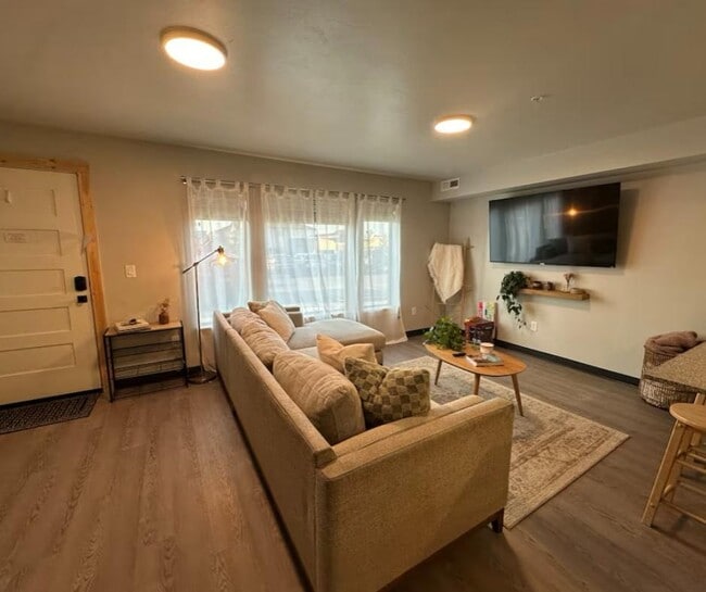 Photo - 280 E Lorene St