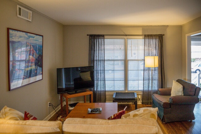 Photo - 4350 E 60th St