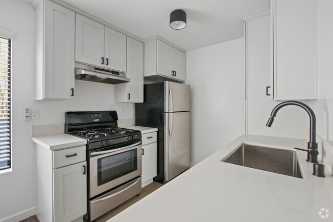 Building Photo - 117 Pacific St Unit 103 Rental