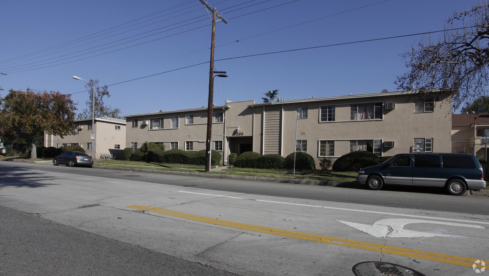 Primary Photo - 6200-6206 Hazeltine Ave Apartments
