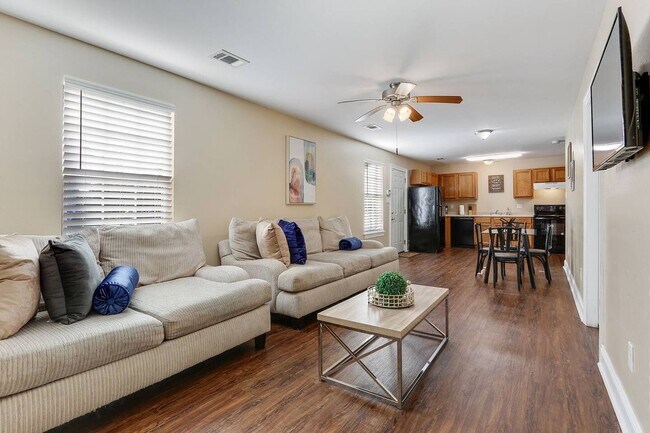 Photo - 3000 Lasalle St