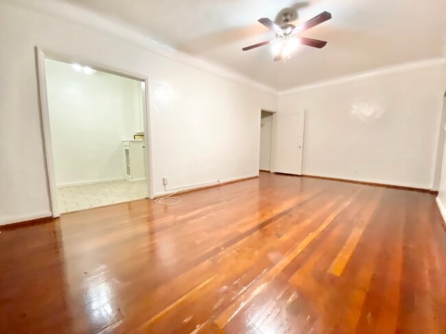 Building Photo - 608 S Dunsmuir Ave Unit 107 Rental