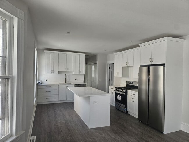 Photo - Fairfield Ave Unit 2nd Left