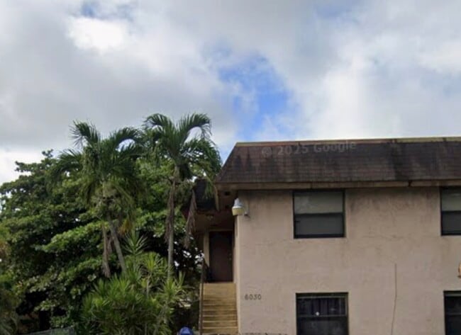 Building Photo - 6030 SW 32nd St Unit 3