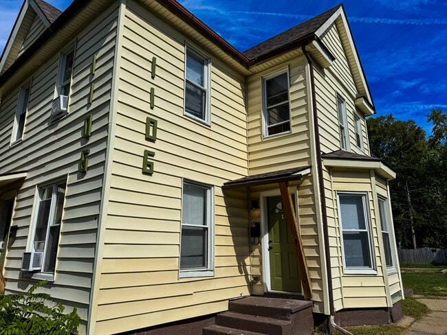 Photo - 1106 Portage Ave