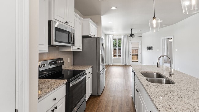 Photo - 3 Bedroom Townhomes Off Burbank