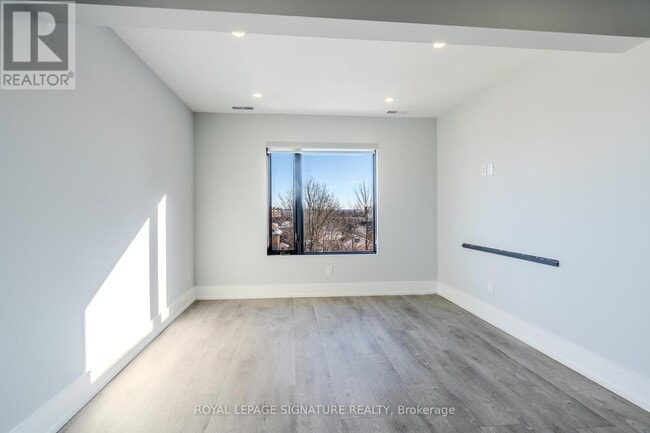 Photo - 66 John St W Unité 302