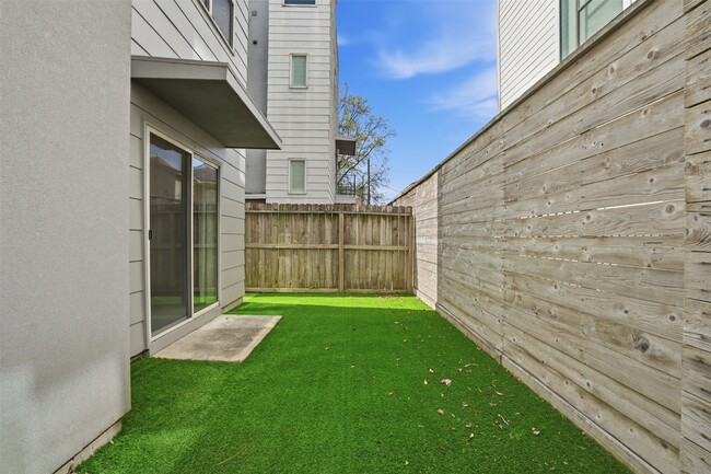 Photo - 4704 Crawford St