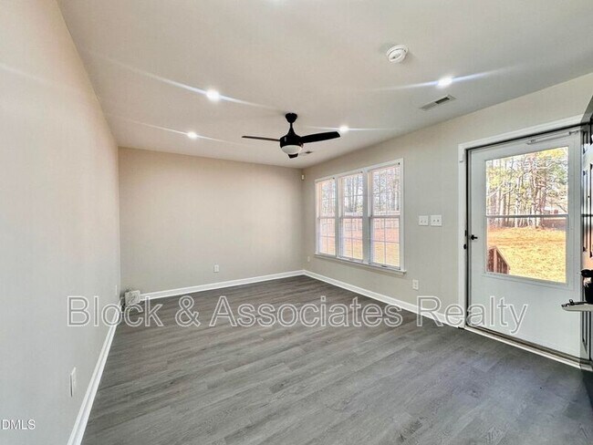 Photo - 420 Tippett Rd