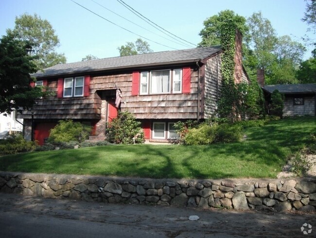 Building Photo - 99 School St Rental