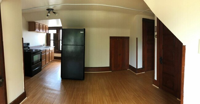 Cocina y comedor - Unidad 2 - 195 S Highland St Unidad 2