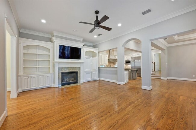 Photo - 2390 W 8th St