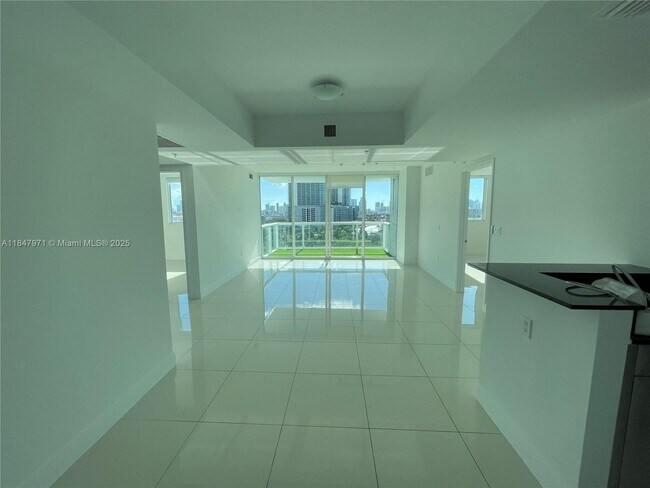 Building Photo - 1861 NW S River Dr Unit 1208 Rental
