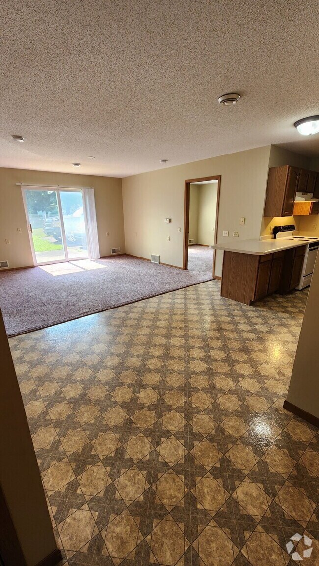 Building Photo - 2 Bedroom, 1.5 Bathroom Apartment In Secur... Unit 4