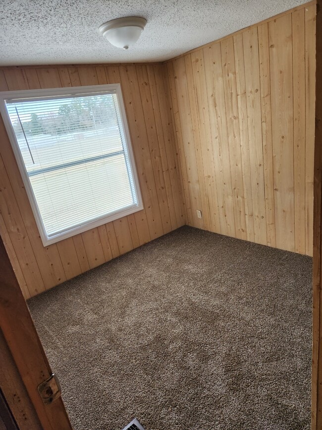 Photo - 1004 Aaron Ln