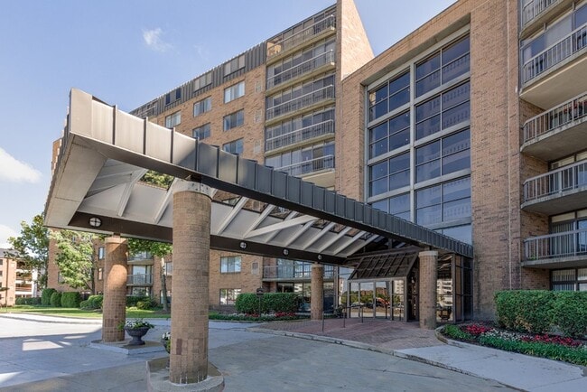 Four Seasons Apartments