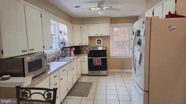 Photo - 211 University Blvd