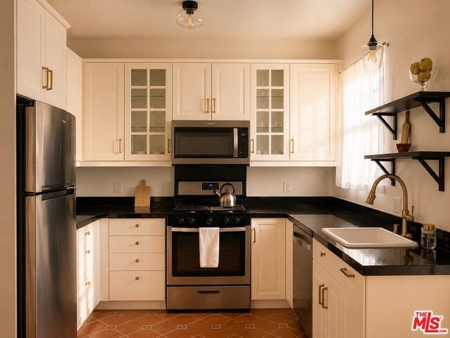 Photo - 830 N Gardner St Unit 1/2
