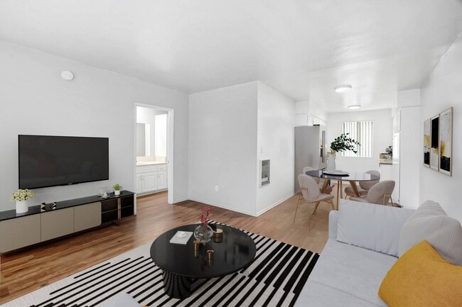 Photo - Sherman Plaza Apartments