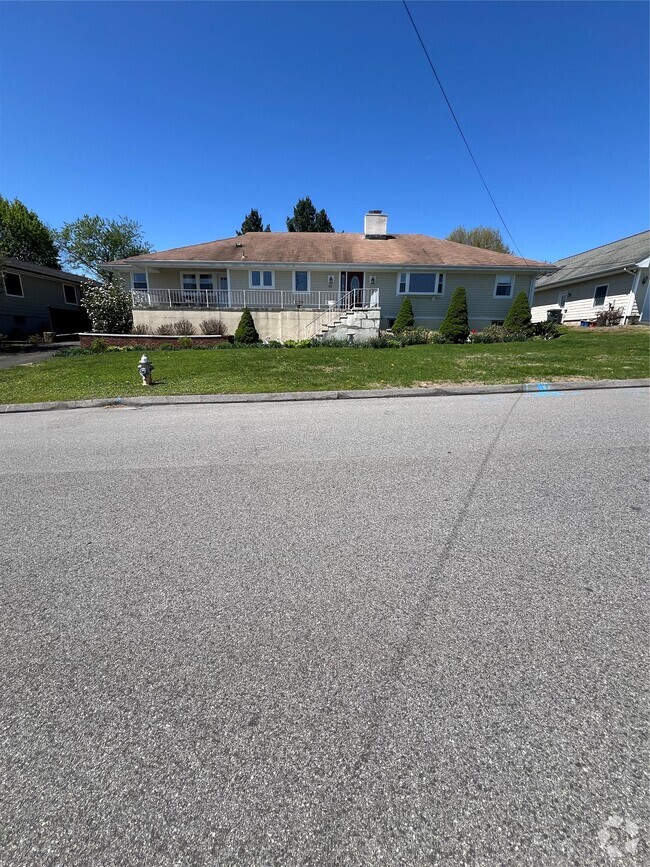 Building Photo - 46 Sylvan Rd Rental