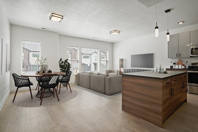 Spacious Livingroom