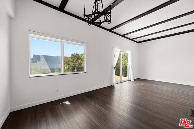 Photo - 1915 Apex Ave