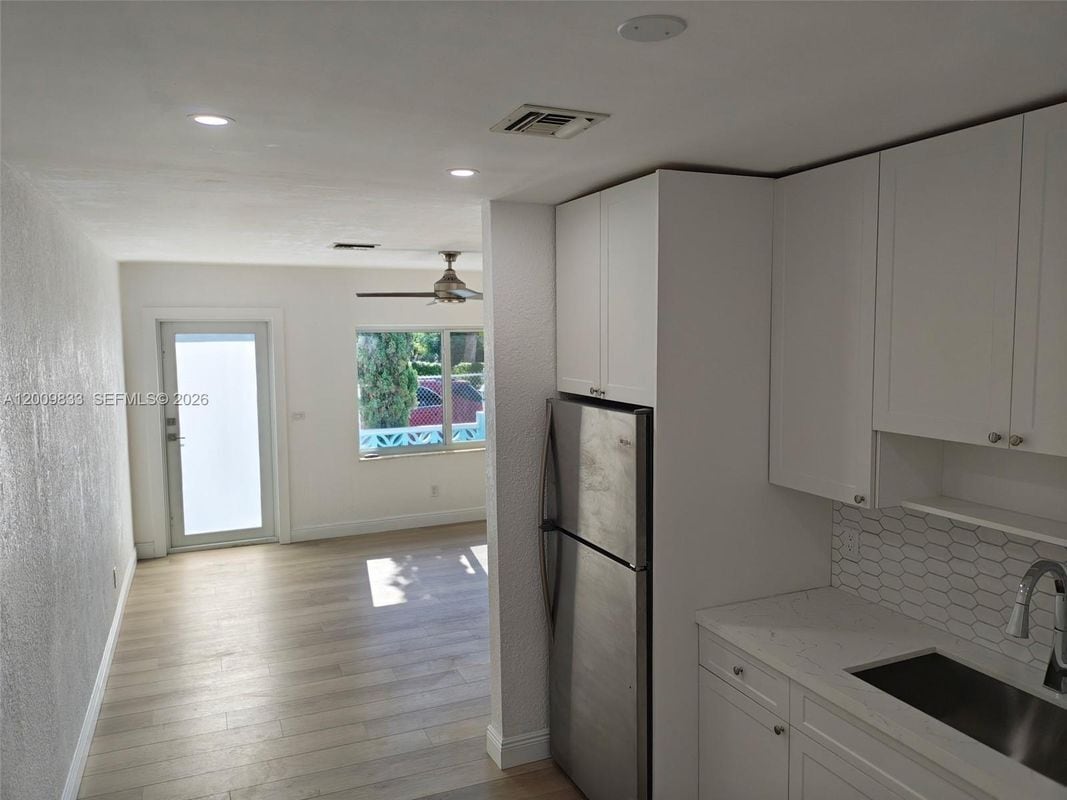 Photo - 11412 NW 11th Ave Unidad b