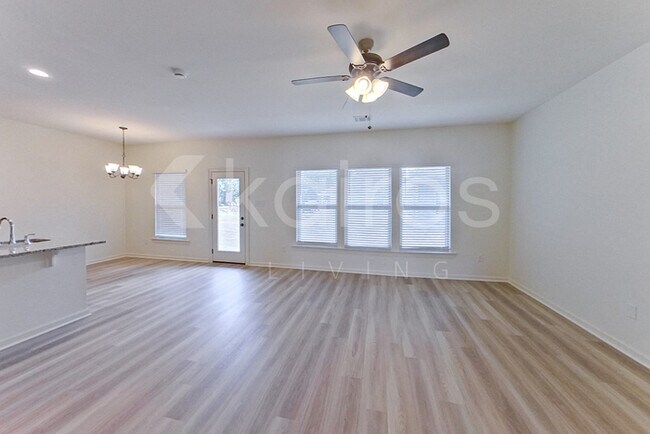 Photo - 204 Salvat Dr