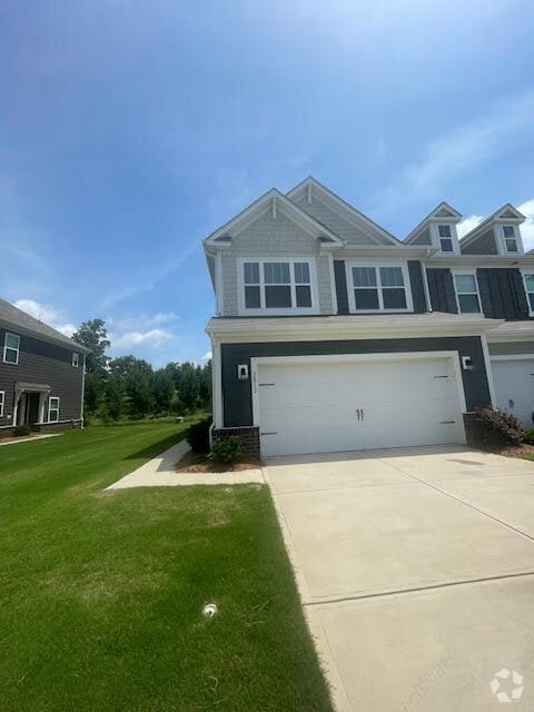 Building Photo - Spacious 3-Bedroom, 2.5-Bath Home in a Gre...