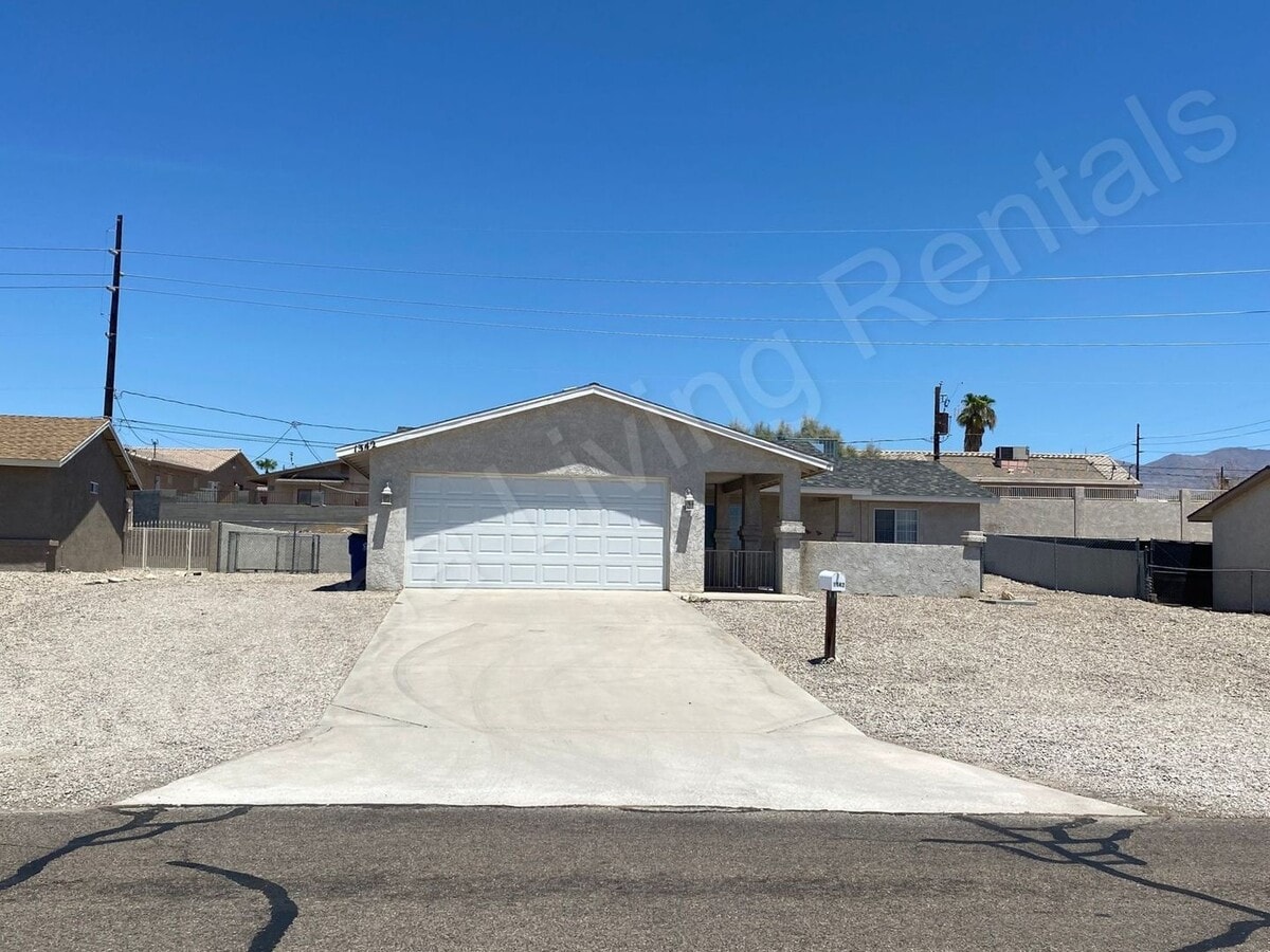 SPACIOUS NORTHSIDE GEM - SPACIOUS NORTHSIDE GEM