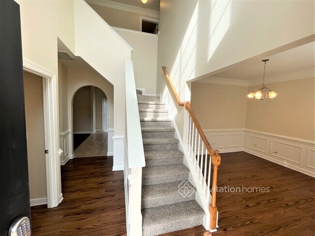 Photo - 504 Meredith Court