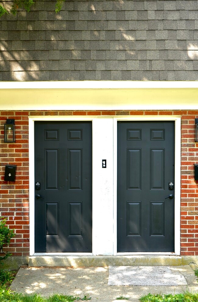 Townhouse Court Apartments