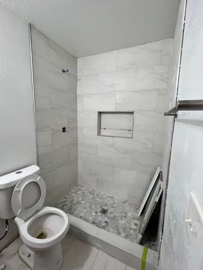 Photo - Remodeled 2 bedrooms 2 full baths corner u... Unidad 4