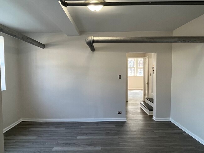 Photo - 4300 W Shakespeare Ave