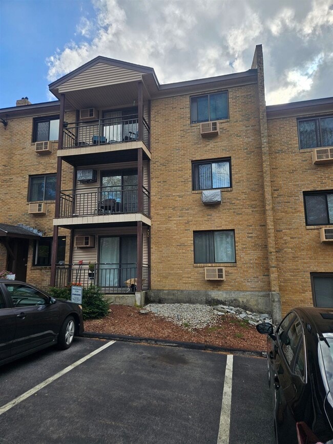 Building Photo - 23 Country Club Dr Unit 1014