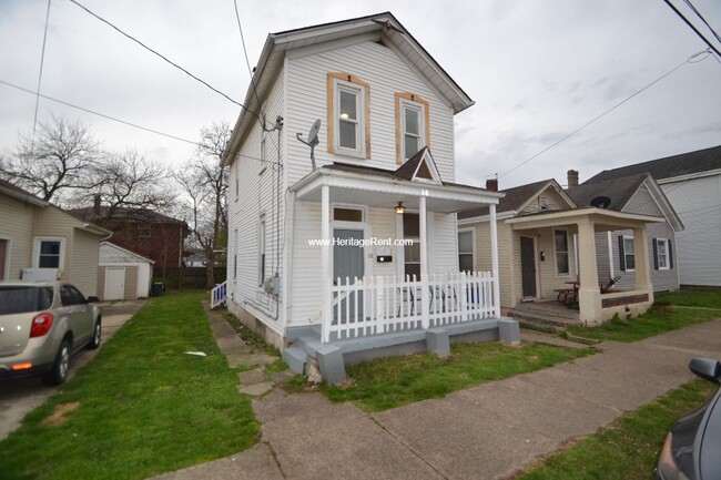 Building Photo - Recently updated 3 bed 1 bath in hamilton Rental