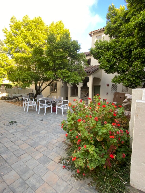 Photo - 1701 Le Roy Ave Unit 6