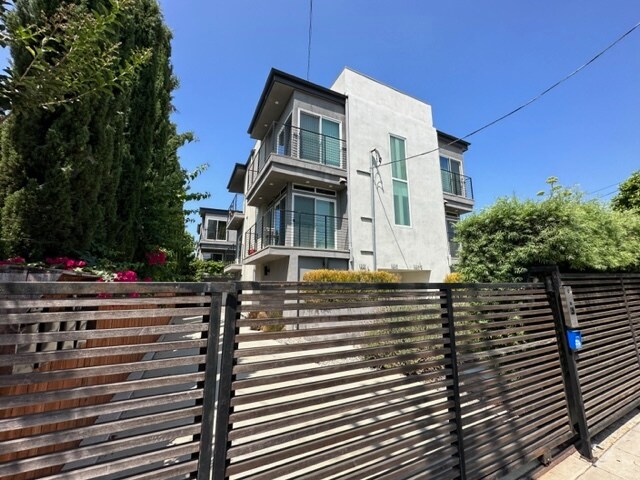 Photo - 1223 N Kenmore Ave Unit 1223