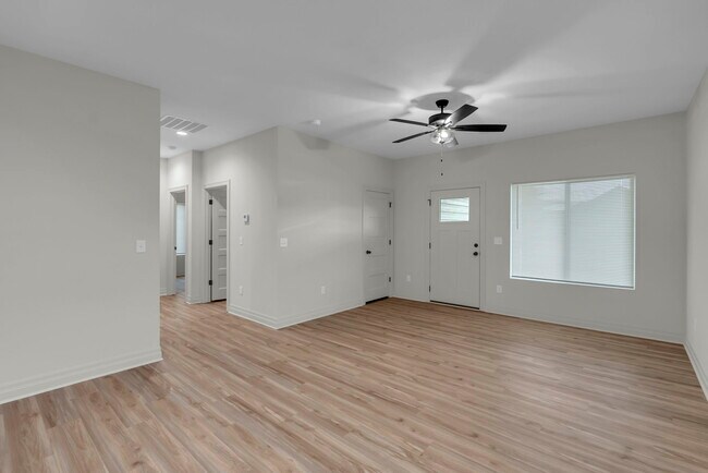 Photo - 1819 Liam Ct