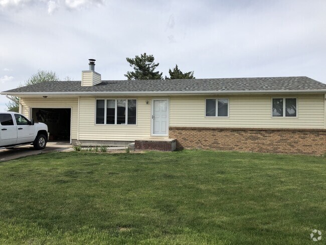 Building Photo - Beautiful remodeled home!