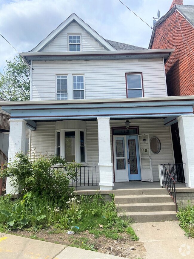 Building Photo - Beautiful 4 Bedroom Home In Mt. Oliver.  T...