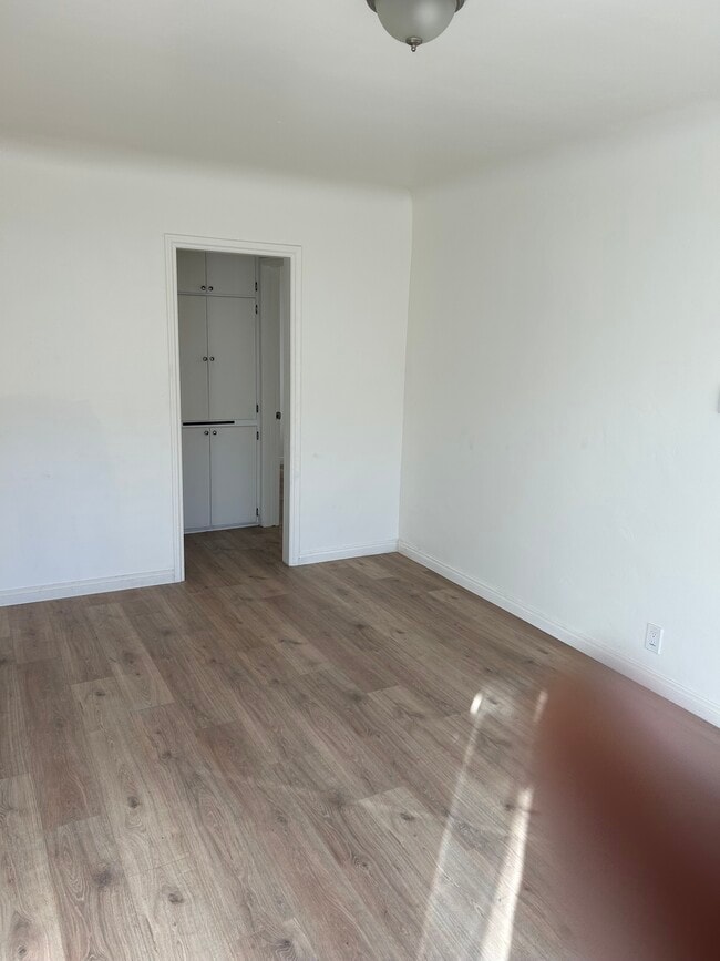 LIVING ROOM - 422 W Laurel St Unit A