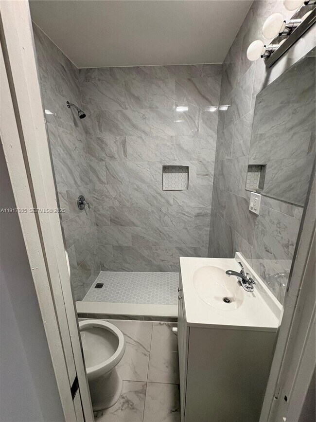 Photo - 1560 NW 25th Ave Unit 3