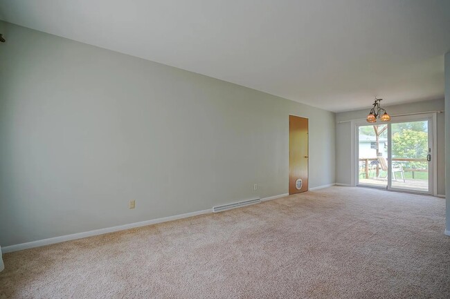 6134-Lower & Upper N Jayar Drive