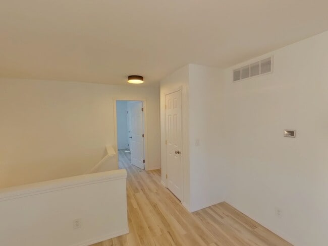 1031 N Edwards