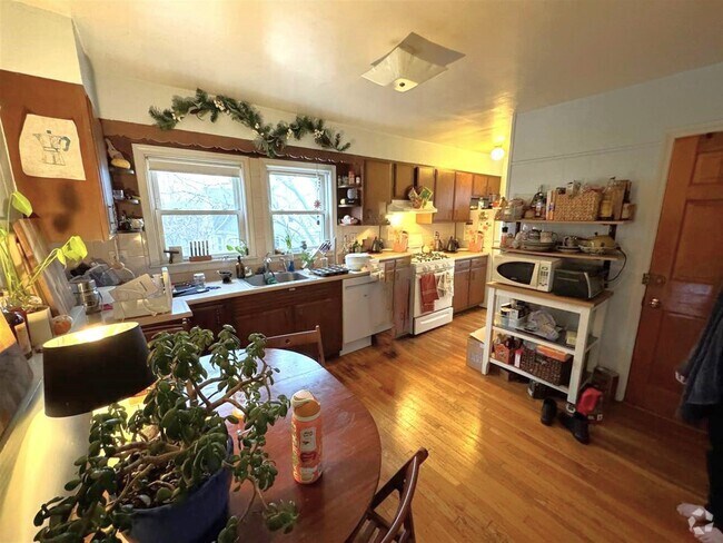 Building Photo - 21 Sartwell Ave Unit 3 Rental