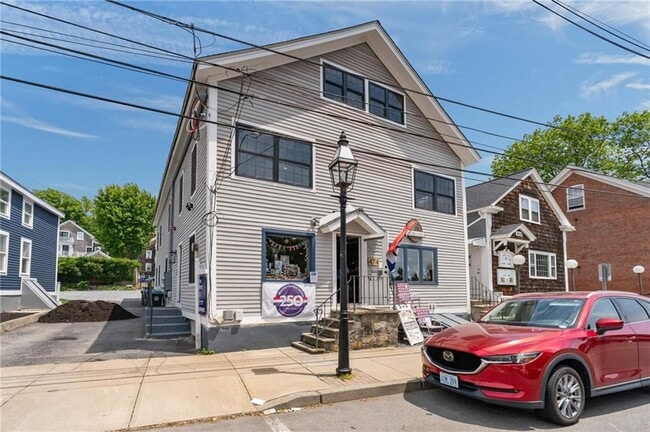 Building Photo - 474 Thames St Unit 1 R