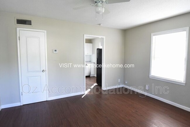 Building Photo - 9533 Charlotte St Rental