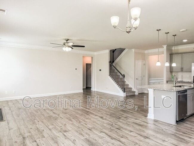 Photo - 400 Raleighwood Ln